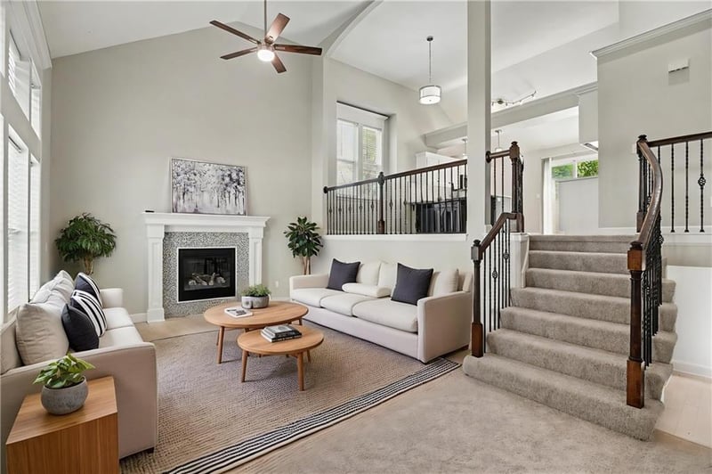 1221 SW Nagona Ln, Lee's Summit, MO 64082