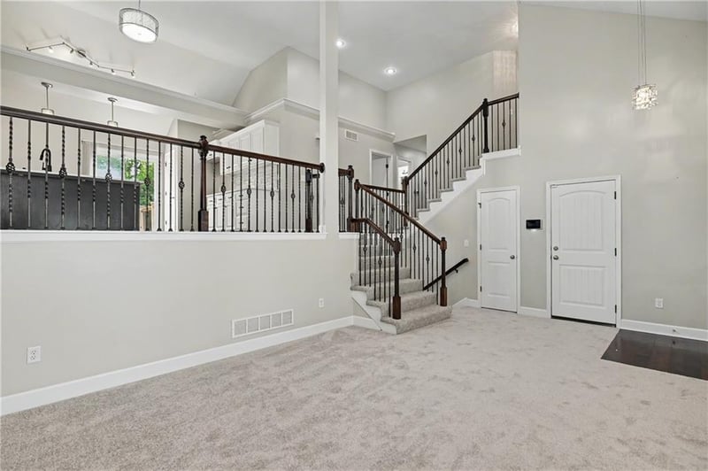 1221 SW Nagona Ln, Lee's Summit, MO 64082