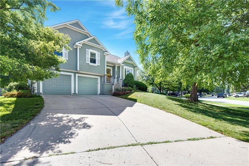 15655 Apache St, Olathe, KS 66062