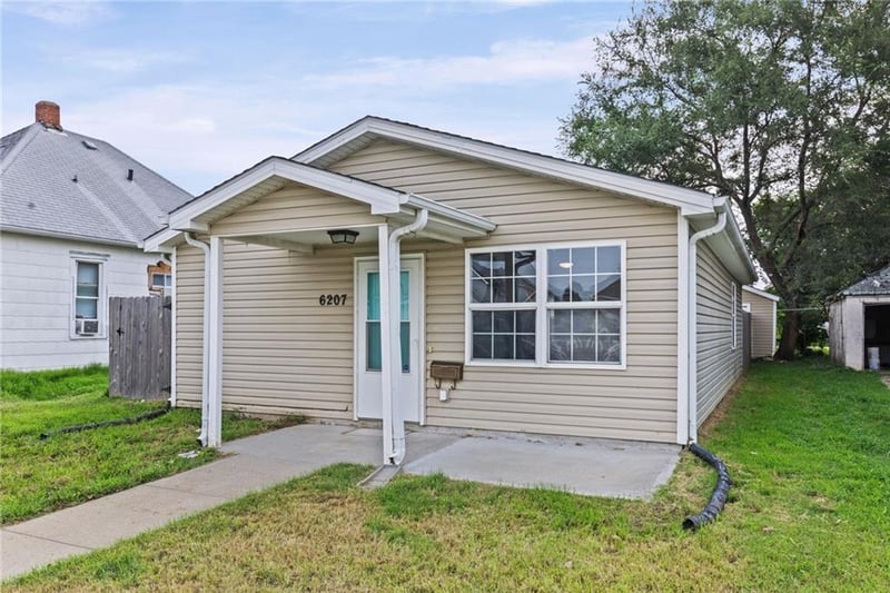 6207 Sherman St, St Joseph, MO 64504