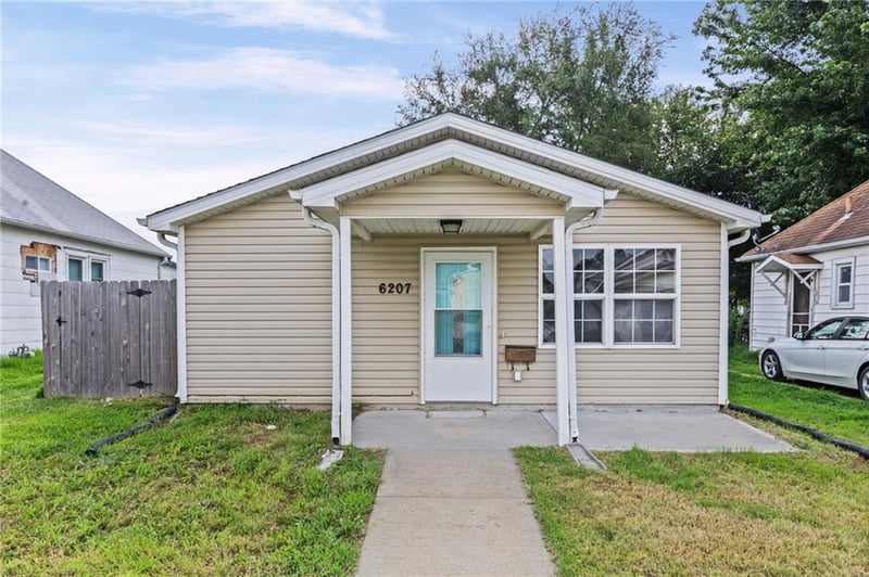 6207 Sherman St, St Joseph, MO 64504