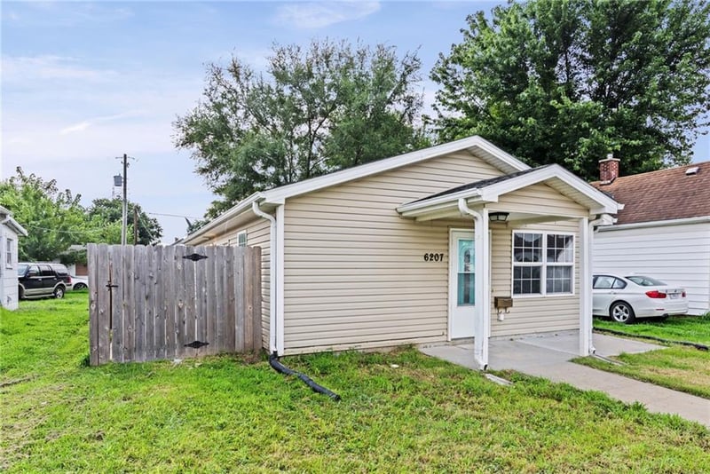 6207 Sherman St, St Joseph, MO 64504