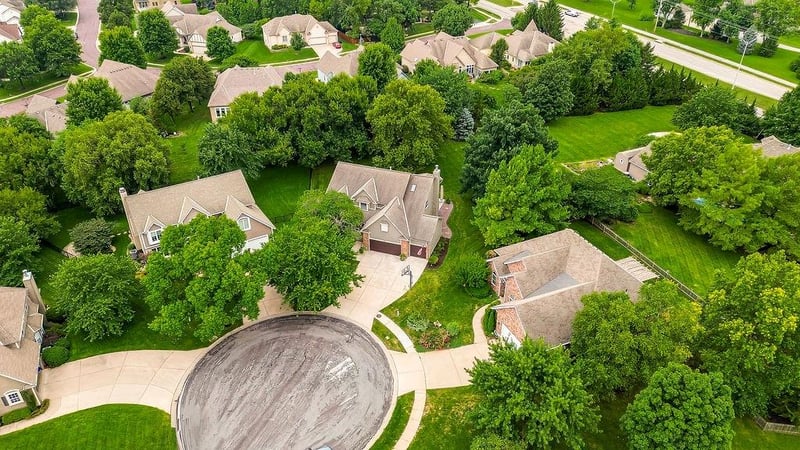 8409 W 154th St, Overland Park, KS 66223