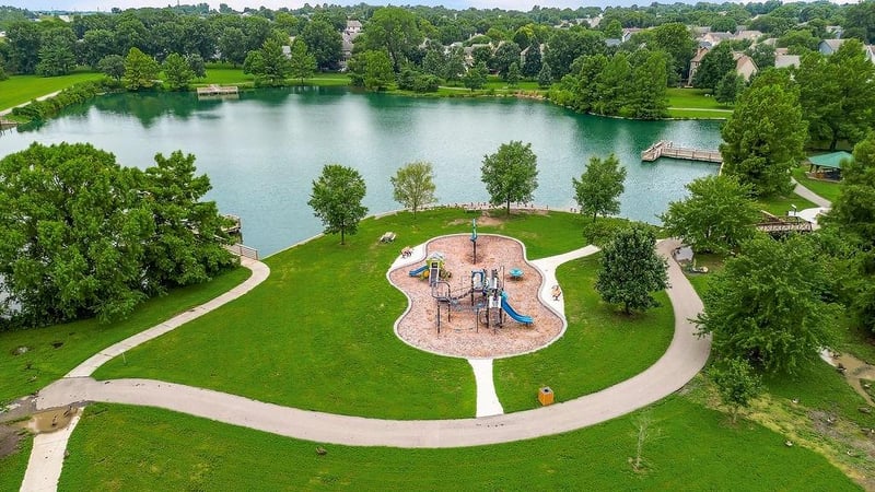 8409 W 154th St, Overland Park, KS 66223