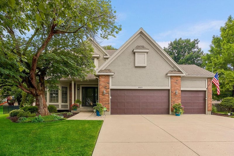 8409 W 154th St, Overland Park, KS 66223
