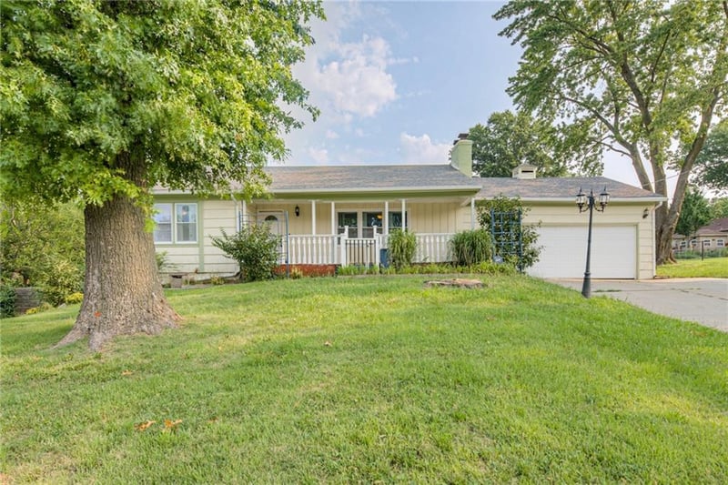 9200 87th St, Raytown, MO 64138