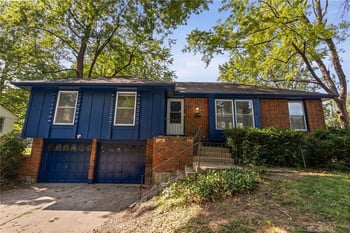 11038 Greenwood Rd, Kansas City, MO 64134