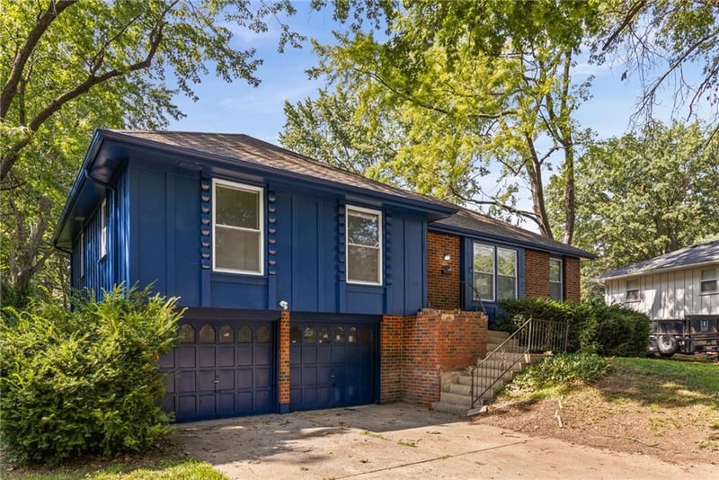 11038 Greenwood Rd, Kansas City, MO 64134