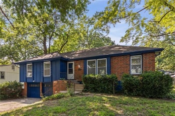 11038 Greenwood Rd, Kansas City, MO 64134