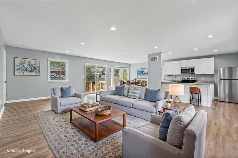 11038 Greenwood Rd, Kansas City, MO 64134