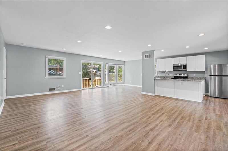 11038 Greenwood Rd, Kansas City, MO 64134