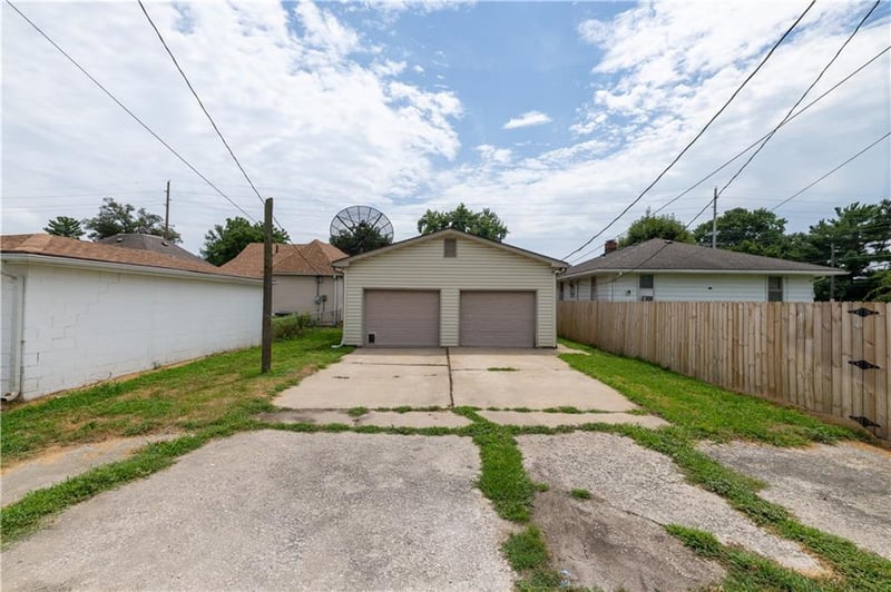 225 Valley St, St Joseph, MO 64504