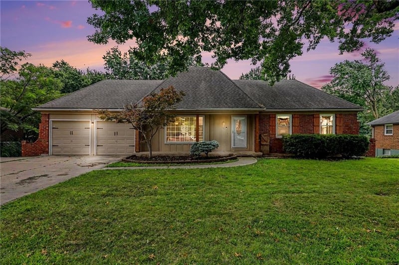 702 12th St, Blue Springs, MO 64015