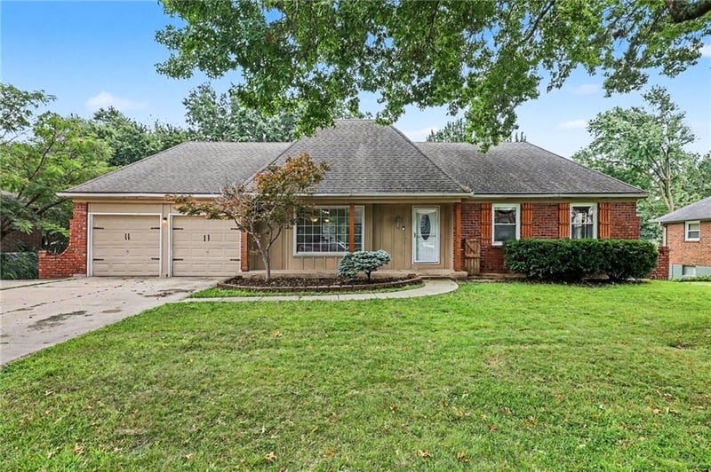 702 12th St, Blue Springs, MO 64015