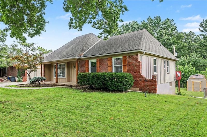 702 12th St, Blue Springs, MO 64015