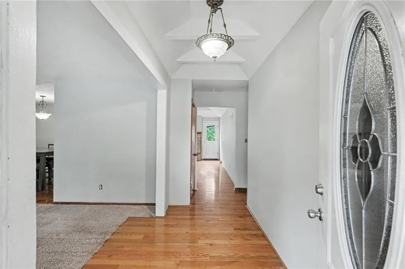 702 12th St, Blue Springs, MO 64015