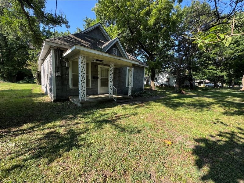 616 25th St, Pittsburg, KS 66762