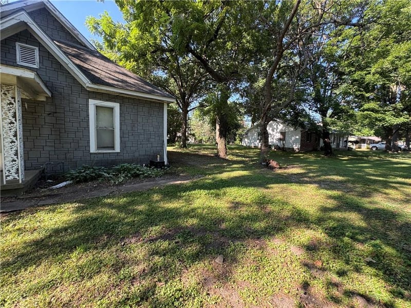 616 25th St, Pittsburg, KS 66762