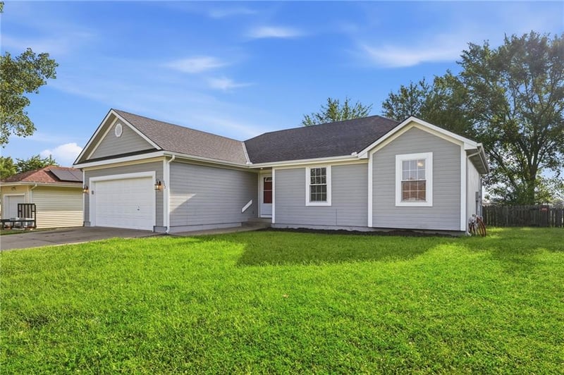 502 Birch St, Peculiar, MO 64078