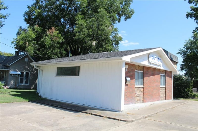 423 Washington Ave, Iola, KS 66749