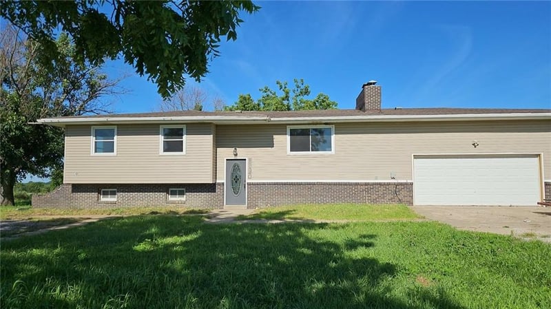 1782 California Rd, Pomona, KS 66076
