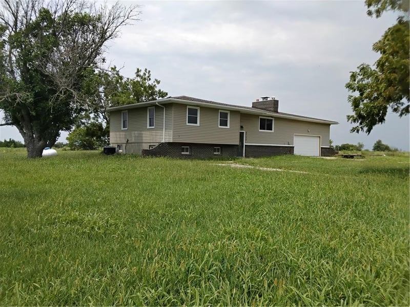 1782 California Rd, Pomona, KS 66076