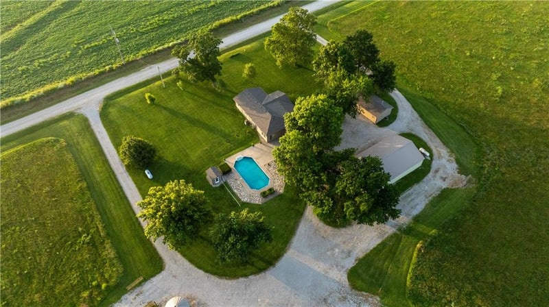 38210 Osawatomie Rd, Osawatomie, KS 66064
