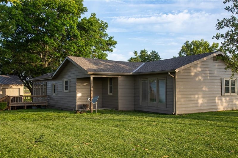 38210 Osawatomie Rd, Osawatomie, KS 66064