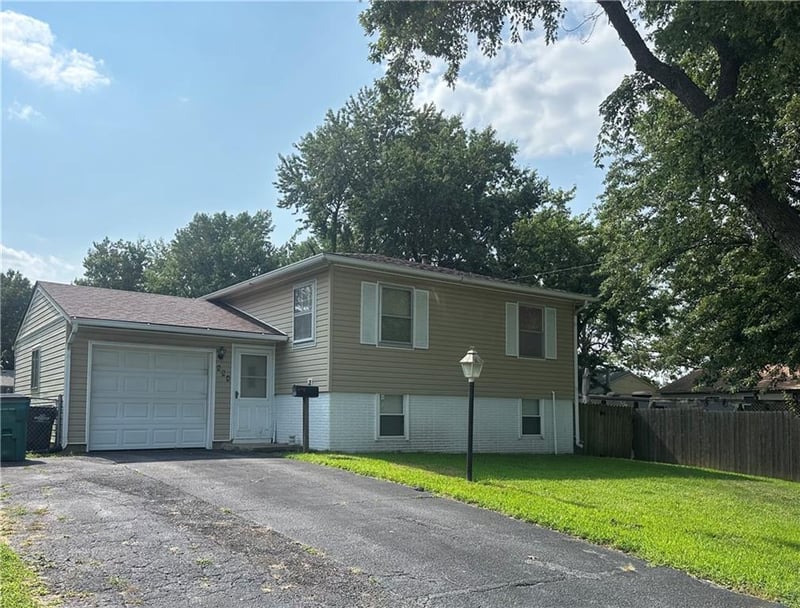 854 Aztec Dr, Independence, MO 64056