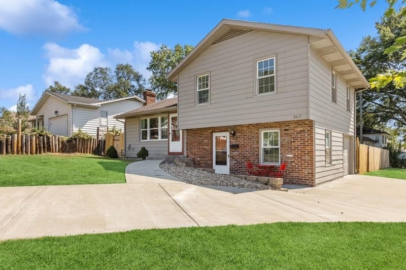 8617 92nd St, Overland Park, KS 66212