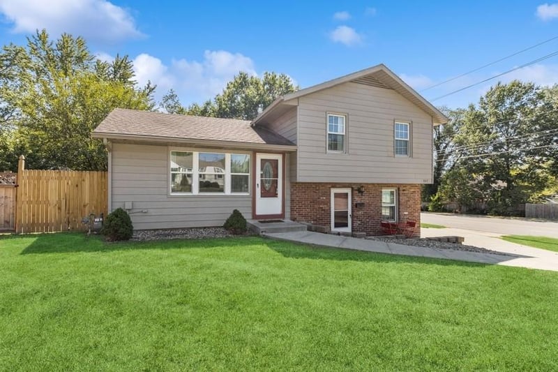 8617 92nd St, Overland Park, KS 66212