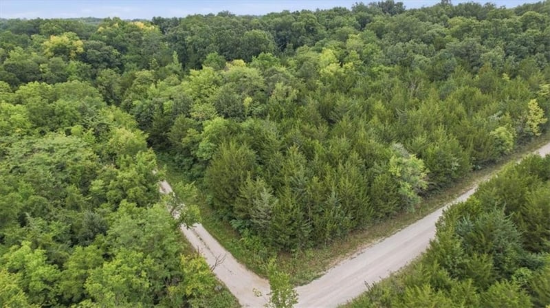 Mark Dr, Crystal Lakes, MO 64024