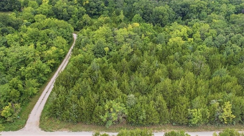 Mark Dr, Crystal Lakes, MO 64024