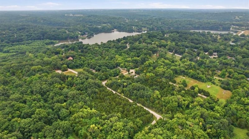 Mark Dr, Crystal Lakes, MO 64024