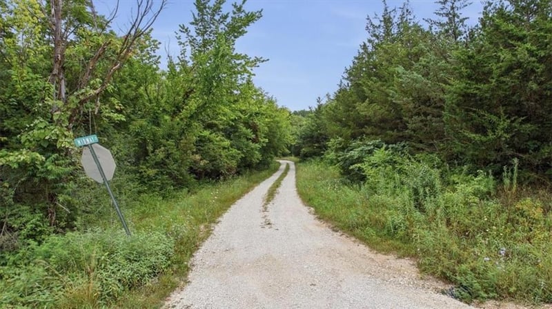 Mark Dr, Crystal Lakes, MO 64024