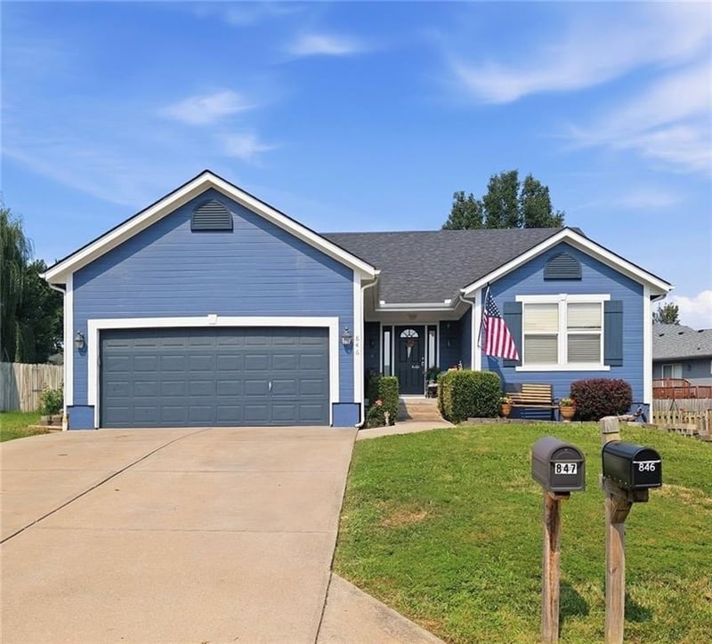 846 Country Hill Dr, Grain Valley, MO 64029