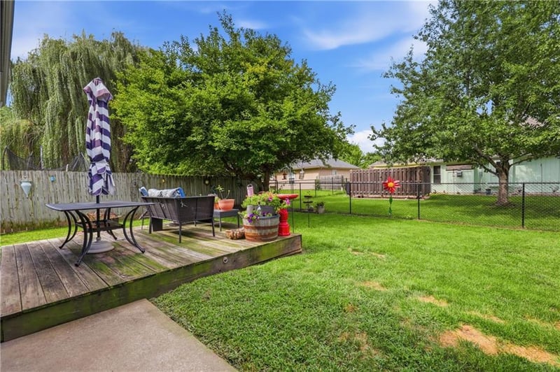 846 SW Country Hill Dr, Grain Valley, MO 64029