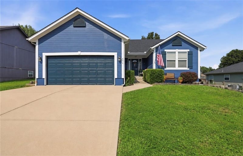 846 SW Country Hill Dr, Grain Valley, MO 64029
