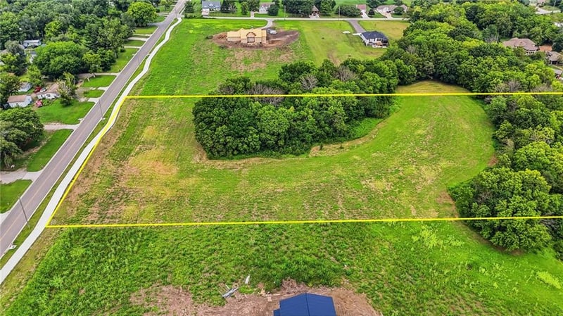 1007 Ward Rd, Raymore, MO 64083