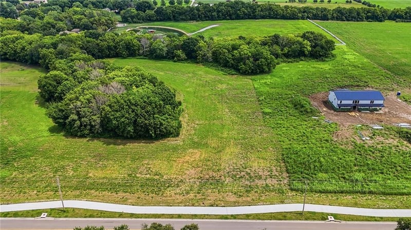 1007 Ward Rd, Raymore, MO 64083