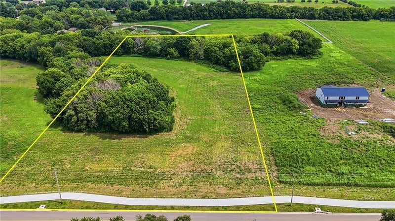 1007 Ward Rd, Raymore, MO 64083