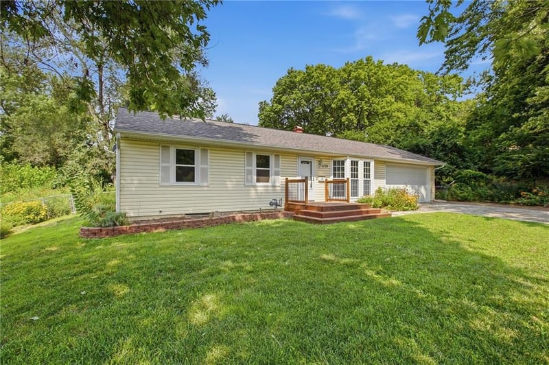 5728 Northern Ave, Raytown, MO 64133