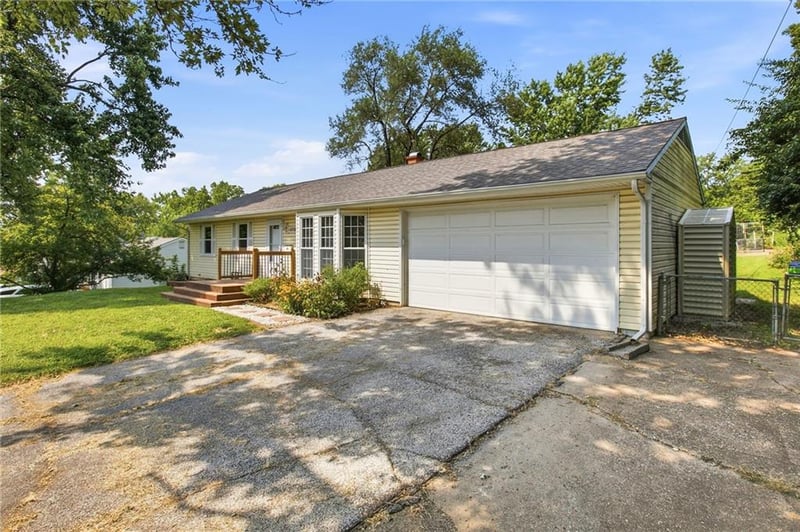 5728 Northern Ave, Raytown, MO 64133