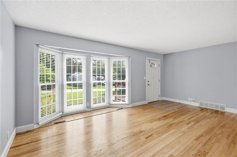 5728 Northern Ave, Raytown, MO 64133