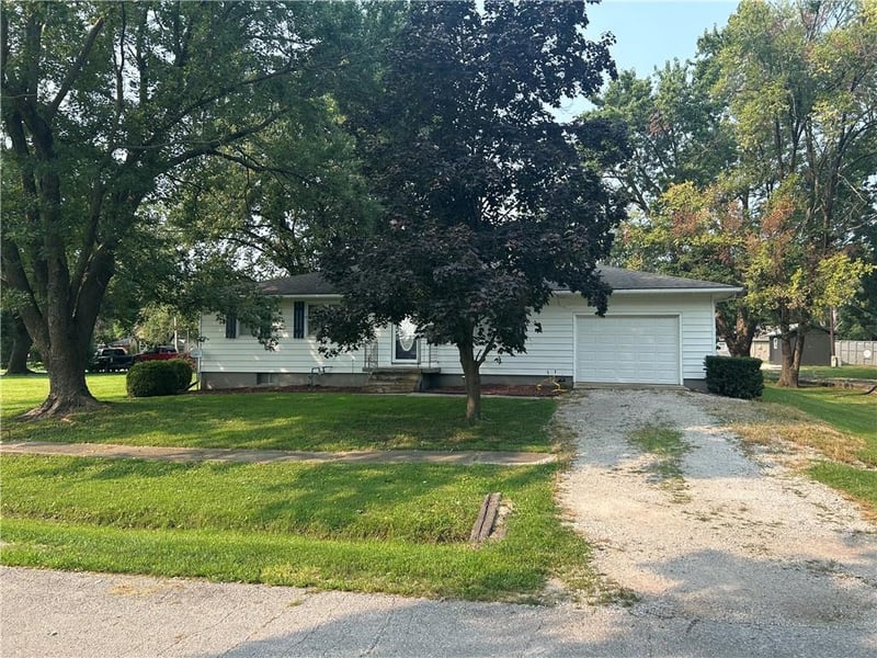 305 Fir St, Garden City, MO 64747
