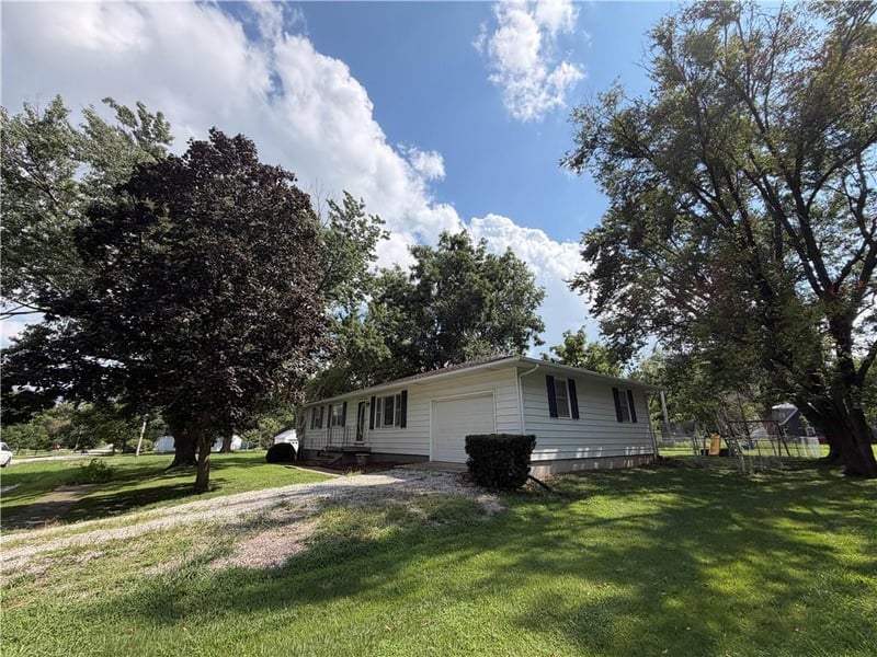 305 Fir St, Garden City, MO 64747