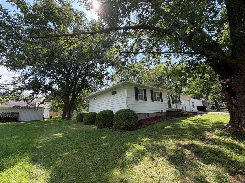 305 Fir St, Garden City, MO 64747