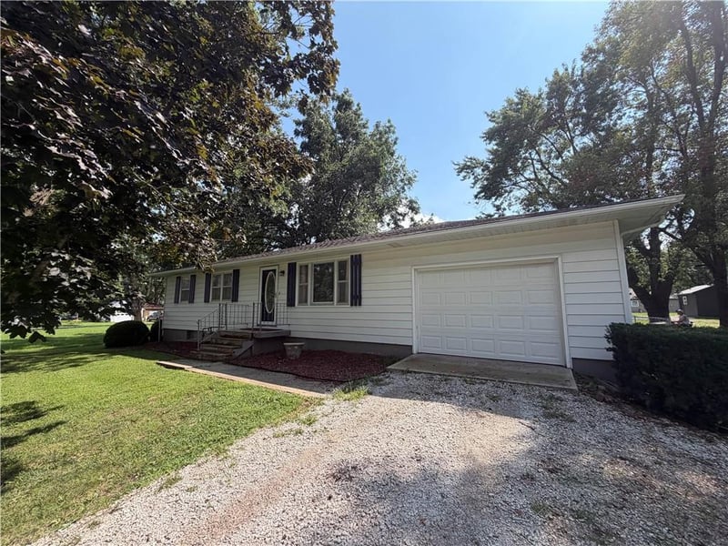 305 Fir St, Garden City, MO 64747
