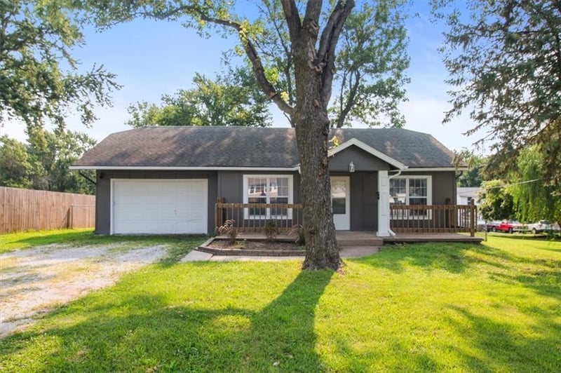 1409 Kings Hw, Independence, MO 64055