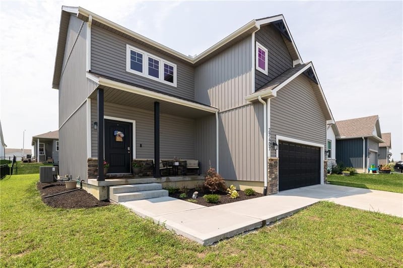 27407 E Sycamore St, Lee's Summit, MO 64086